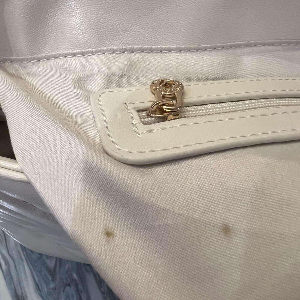 Valentino Orlando gorgeous Quilted Bag withV Lock and Trolly Pocket New with tag - Picture 9 of 12